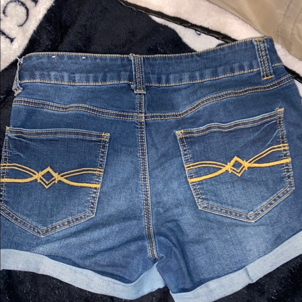 Women’s Shorts - Picture 3 of 3